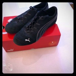 PUMA:  Black Etoile Suede 2